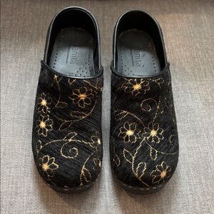 Sanita Slip-On Clogs Women's 6 Black & Gold Tapestry Comfort Shoes Dansko